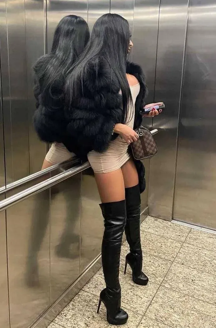 verry_black_queen Issy-les-Moulineaux